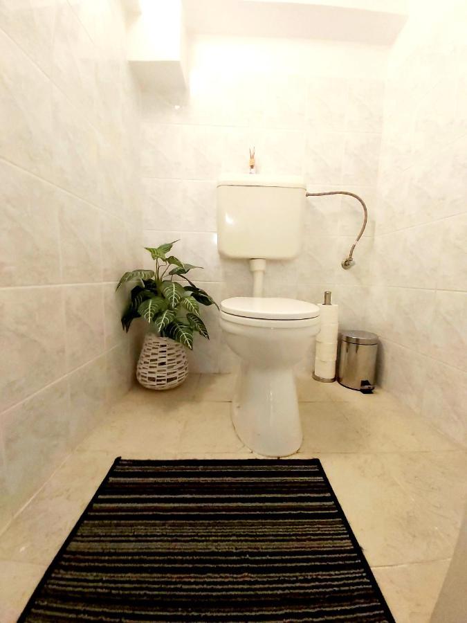 Nora Studio Apartman - Eger Apartment Екстериор снимка