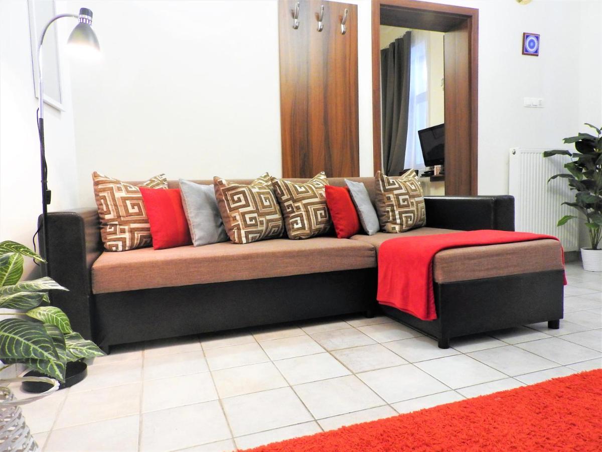 Nora Studio Apartman - Eger Apartment Екстериор снимка