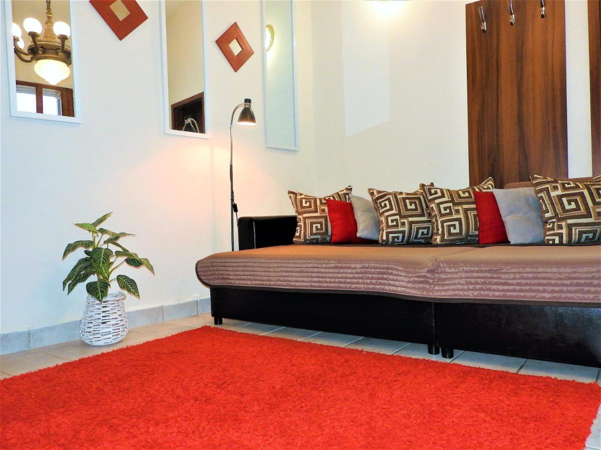 Nora Studio Apartman - Eger Apartment Екстериор снимка