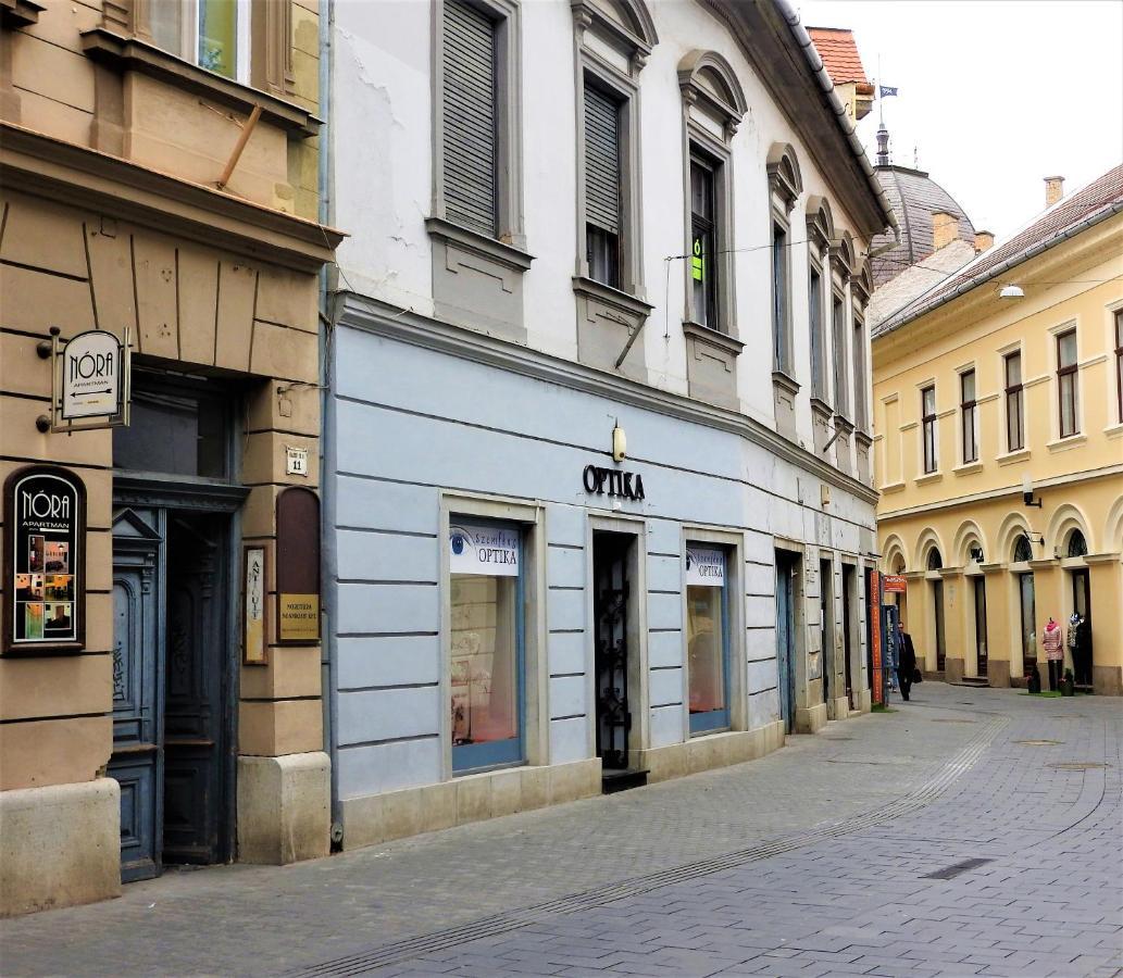 Nora Studio Apartman - Eger Apartment Екстериор снимка