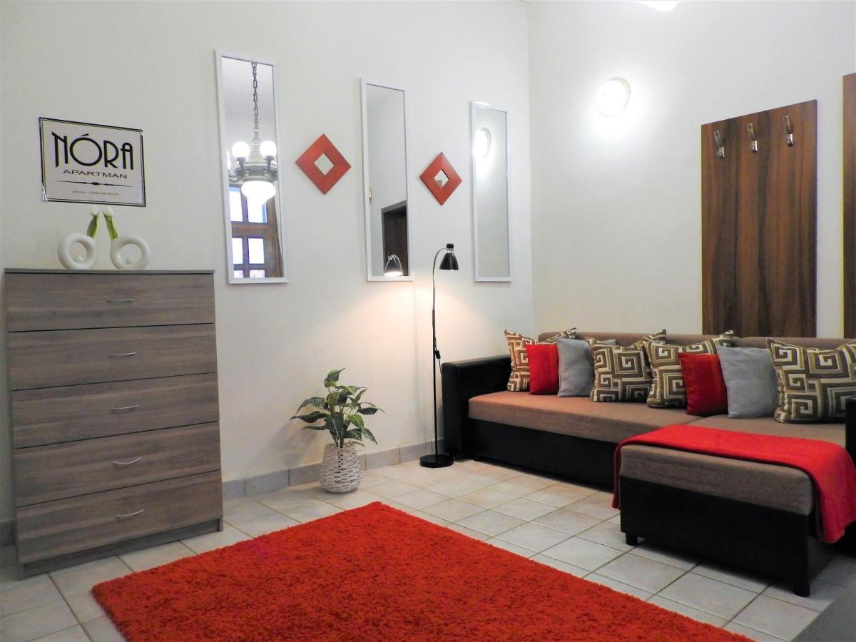Nora Studio Apartman - Eger Apartment Екстериор снимка