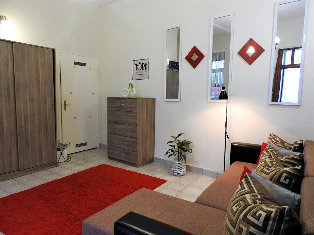 Nora Studio Apartman - Eger Apartment Екстериор снимка